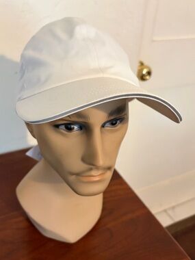 Lululemon White  “Baller Hat Run”Adjustable Strap Womens Running Hat
